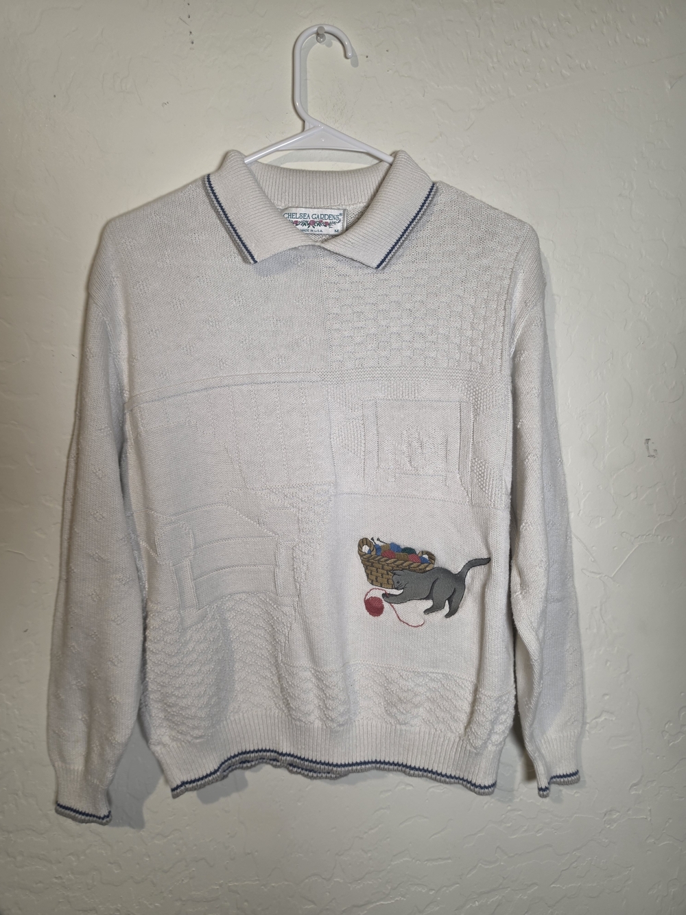 Chelsea Gardens Womans Medium Grandma Core Sweater Cat Lover Cottage Core White